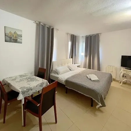 Royal 2* يوريت دي مار